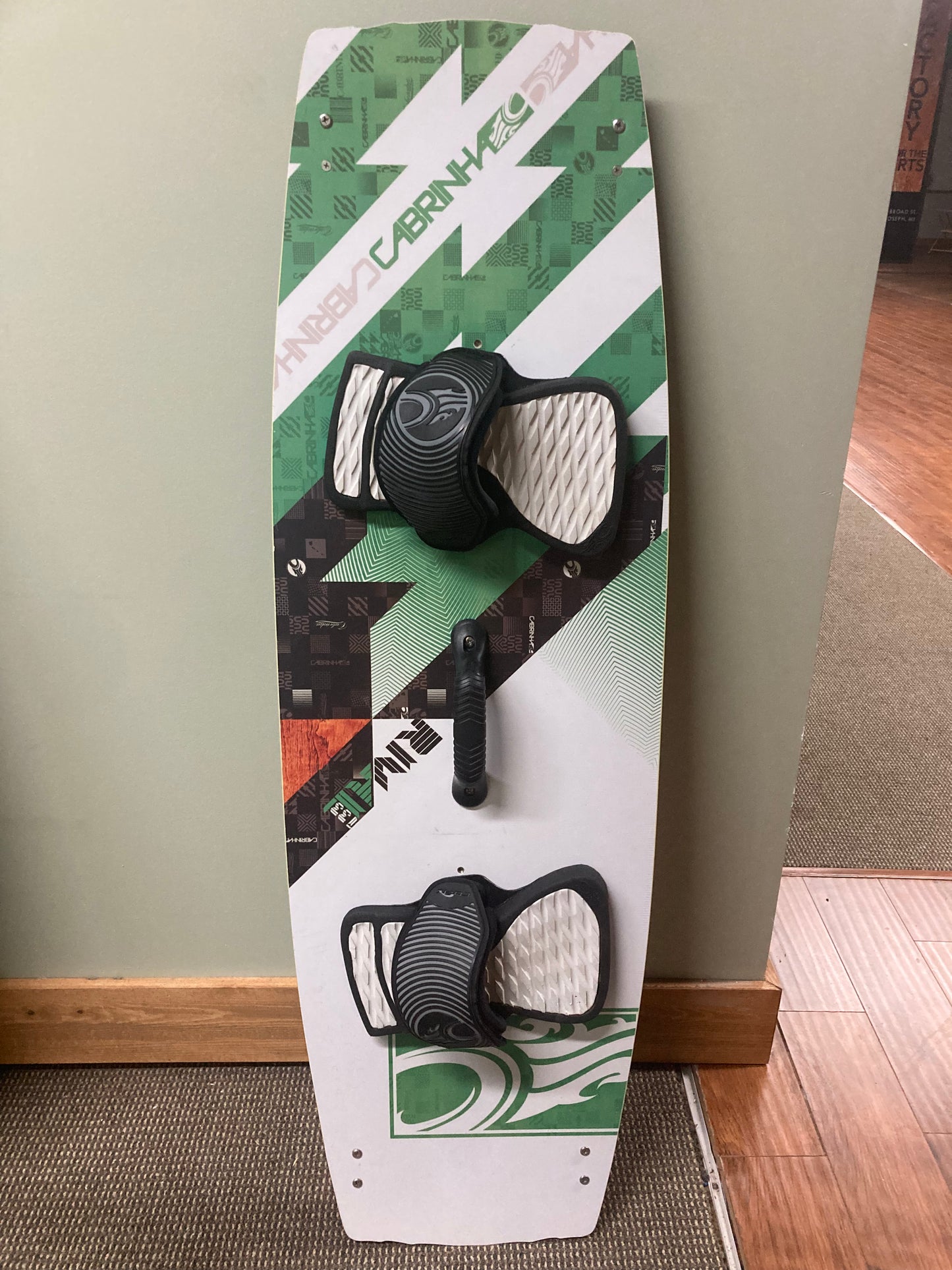 USED CABRINHA RIVAL 133CM KITEBOARD COMPLETE