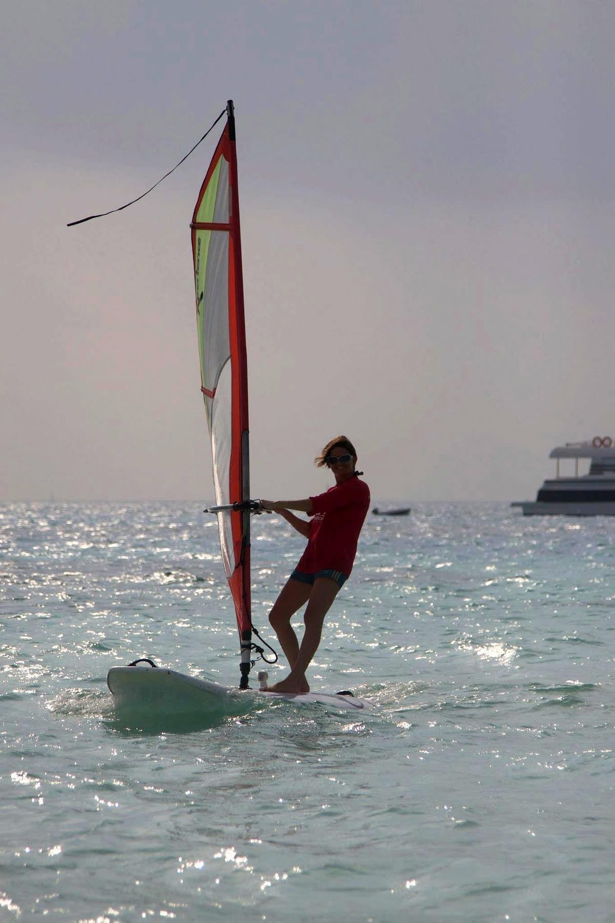 WINDSURFING BEGINNER LESSON (3 HOURS)